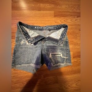 Reitman’s Distressed Mid-Thigh Shorts
